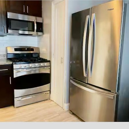 Cozy, Upstairs Apartment Pets Welcome With Fee Family Friendly Close To Everything Cleveland Exterior photo