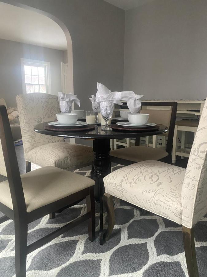 Cozy, Upstairs Apartment Pets Welcome With Fee Family Friendly Close To Everything Cleveland Exterior photo