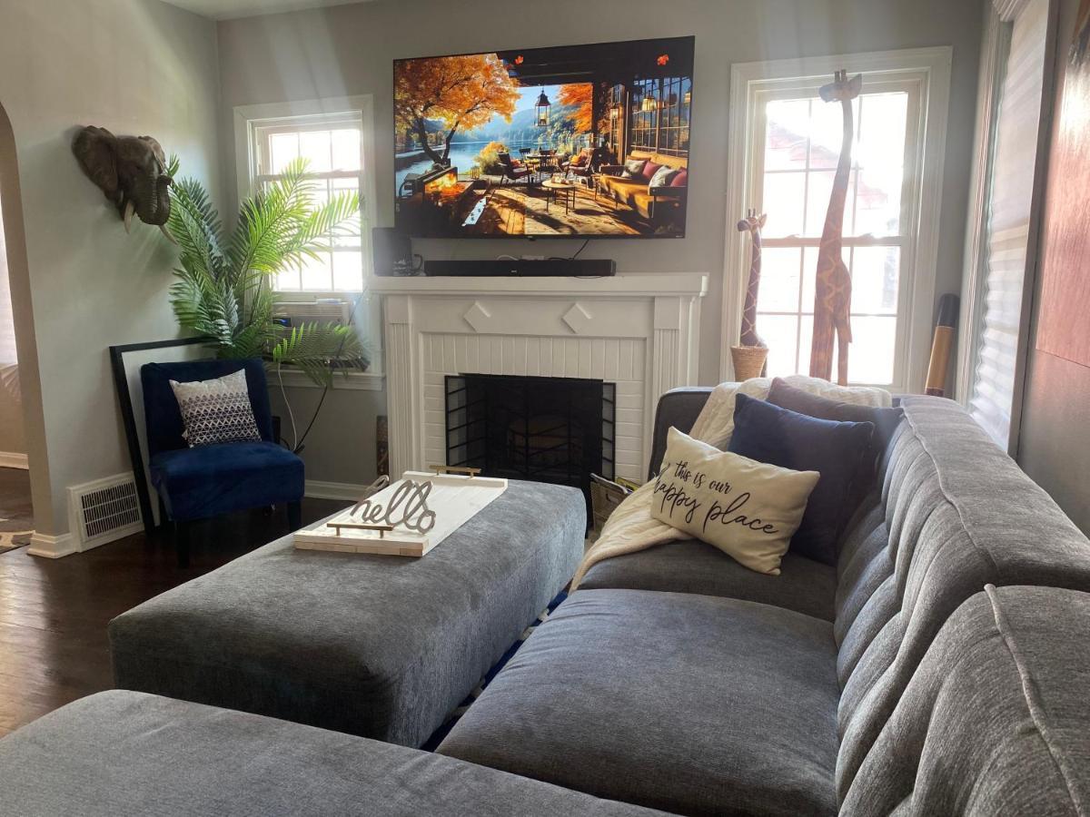Cozy, Upstairs Apartment Pets Welcome With Fee Family Friendly Close To Everything Cleveland Exterior photo